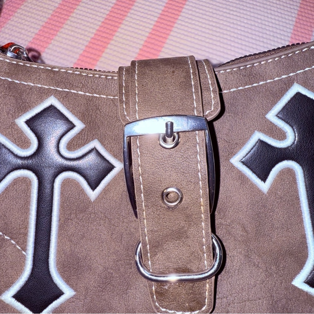 PrettyLittleThing Gray Shoulder Bag with Chain and Cross Accents - Picture 13 of 15